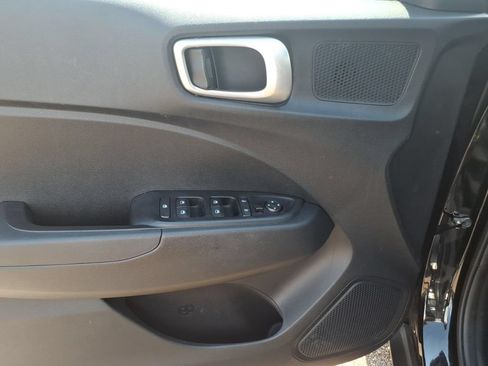Used 2025 Hyundai Venue SEL FWD image 15