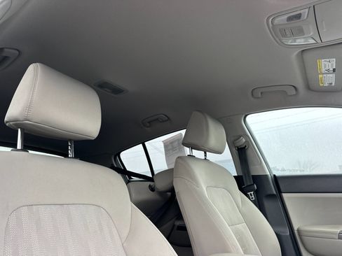 Used 2022 Kia Sportage LX image 17