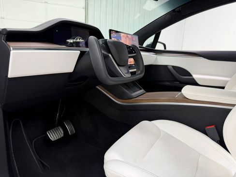 Used 2024 Tesla Model X AWD/4WD image 12