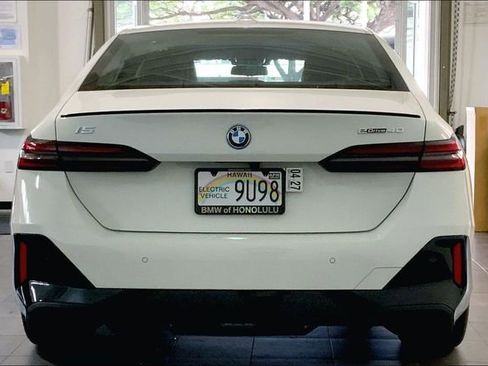 Used 2025 BMW i5 eDrive40i w/ M Sport Package image 4