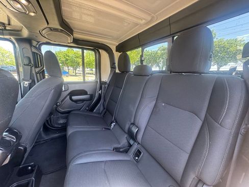 Used 2022 Jeep Gladiator Sport AWD/4WD image 5