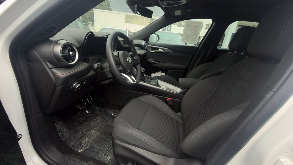 Used 2025 Alfa Romeo Tonale AWD/4WD image 6