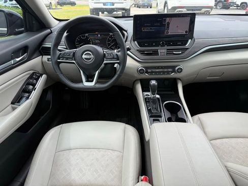 Used 2023 Nissan Altima 2.5 SL FWD image 11