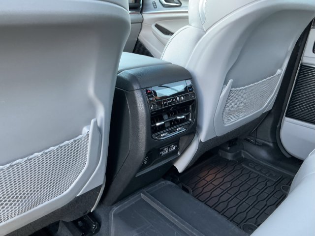 Used 2023 Jeep Grand Cherokee Overland w/ Adv Protech Group III AWD/4WD image 27