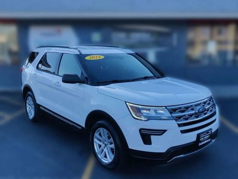 Used 2018 Ford Explorer XLT image 1