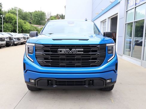 Used 2022 GMC Sierra 1500 Elevation w/ LPO, Elevation Black Package AWD/4WD image 5