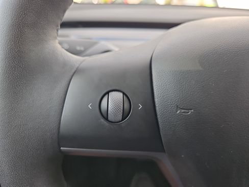 Used 2021 Tesla Model Y Long Range image 20