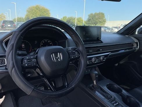 Used 2025 Honda Civic Sport image 10