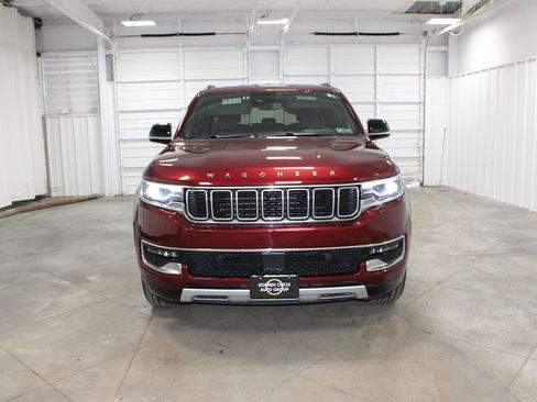 Used 2025 Jeep Wagoneer L Series II w/ 8-pass Seating Package image 3