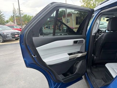 Used 2021 Ford Explorer XLT w/ Equipment Group 202A AWD/4WD image 25