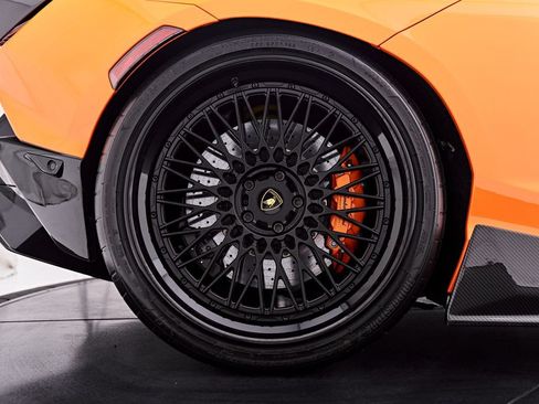 Used 2025 Lamborghini Revuelto AWD/4WD image 48