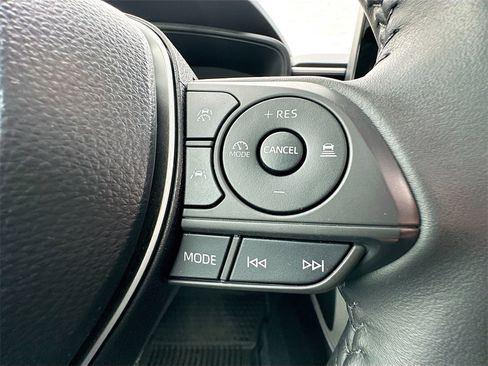 Used 2025 Toyota Corolla Cross LE w/ Moonroof Package image 33