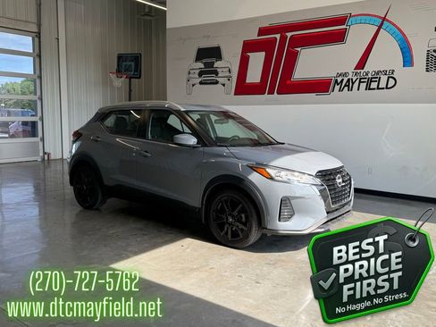 Used 2023 Nissan Kicks SV FWD image 1