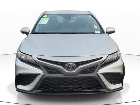 Used 2024 Toyota Camry SE image 2