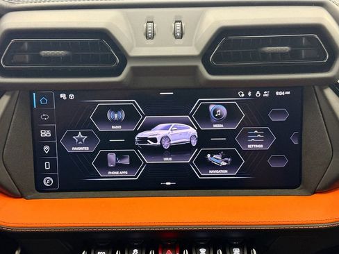 Used 2025 Lamborghini Urus SE image 15