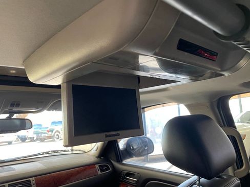 Used 2011 Chevrolet Avalanche LTZ image 22