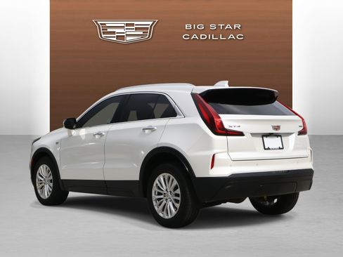 Used 2024 Cadillac XT4 Luxury w/ Cold Weather Package image 3