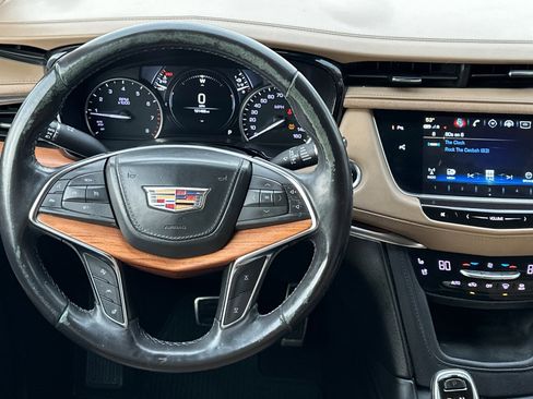 Used 2019 Cadillac XT5 Platinum image 14