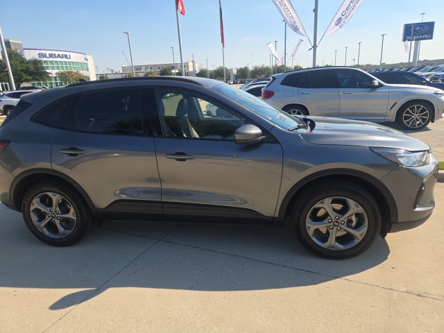 Used 2025 Ford Escape ST-Line Select AWD/4WD image 2