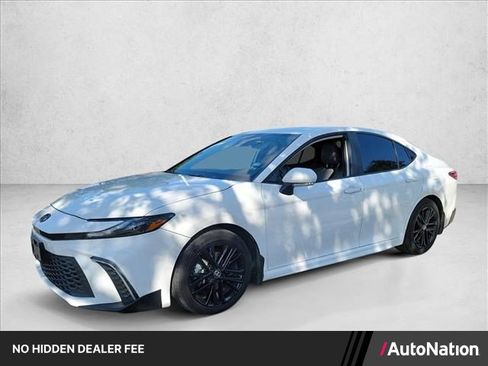 Used 2025 Toyota Camry SE w/ Convenience Package FWD image 1