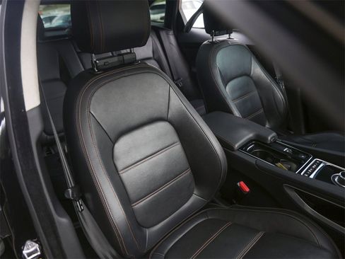 Used 2019 Jaguar F-PACE Prestige image 38