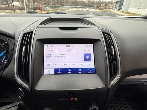 Used 2020 Ford Edge SE image 24