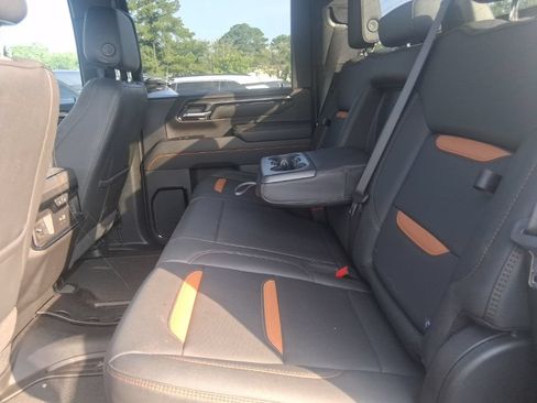 Used 2025 GMC Sierra 2500 AT4 AWD/4WD image 17