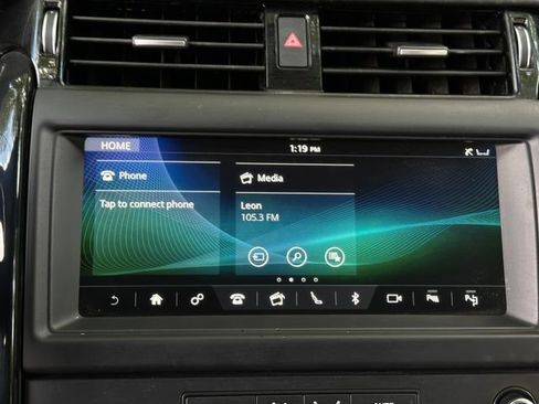 Used 2020 Land Rover Discovery SE image 18