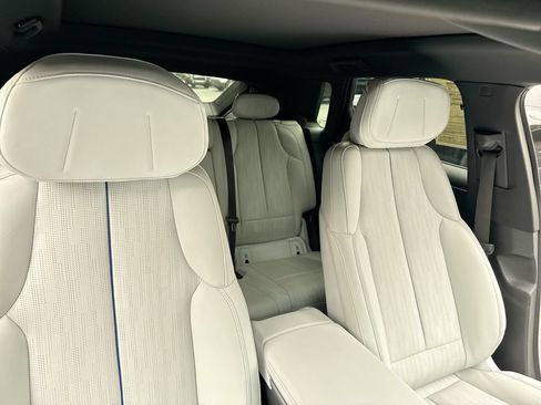 Used 2024 Cadillac Lyriq Luxury RWD image 34