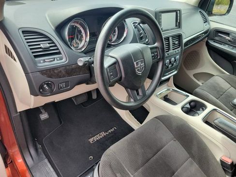 Used 2012 Dodge Grand Caravan SXT FWD image 3