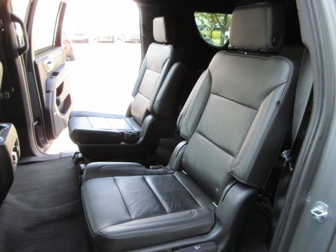 Used 2021 Chevrolet Suburban Z71 AWD/4WD image 25