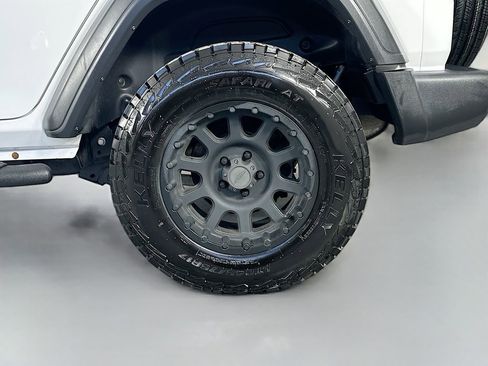 Used 2018 Jeep Wrangler Unlimited Sport S image 33