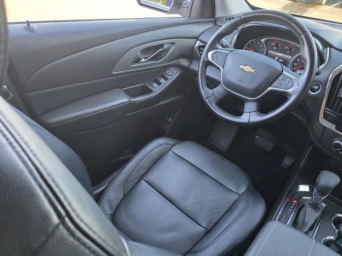 Used 2021 Chevrolet Traverse LT image 25