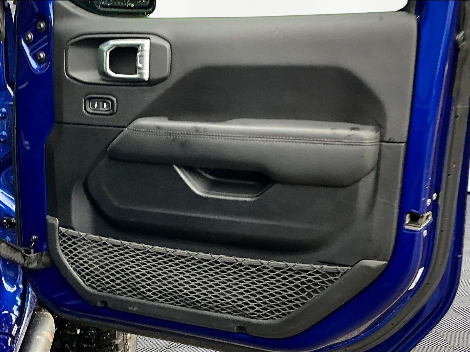 Used 2020 Jeep Wrangler Unlimited Sahara AWD/4WD image 28