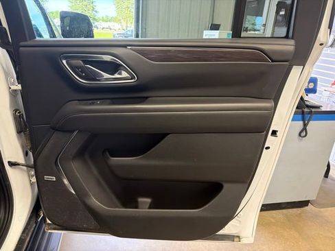 Used 2024 Chevrolet Suburban LT w/ LT Signature Plus Package AWD/4WD image 28