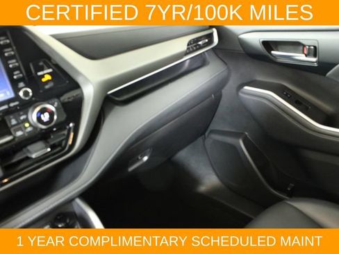 Used 2022 Toyota Highlander XLE AWD/4WD image 16