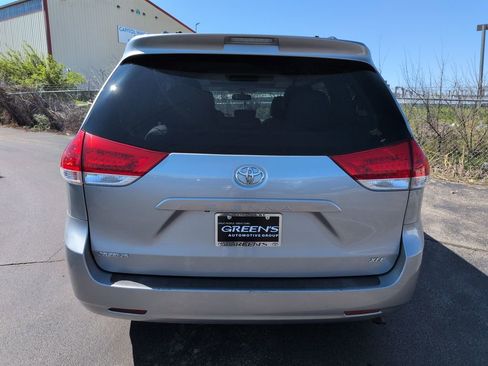 Used 2013 Toyota Sienna XLE image 4