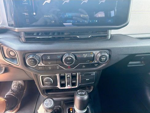 Used 2024 Jeep Wrangler Unlimited Sport AWD/4WD image 28