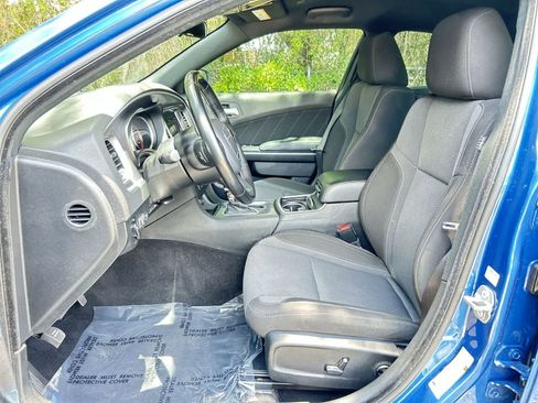 Used 2020 Dodge Charger SXT RWD image 11