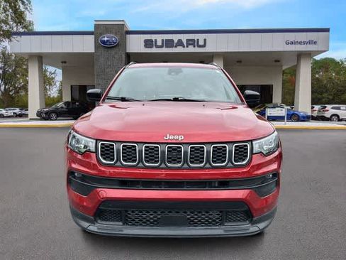 Used 2024 Jeep Compass Latitude w/ Convenience Group AWD/4WD image 9