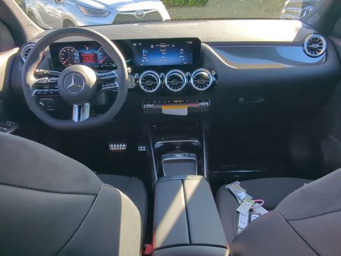 Used 2025 Mercedes-Benz GLA 250 image 2