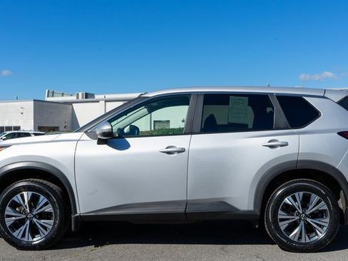 Used 2022 Nissan Rogue SV image 9