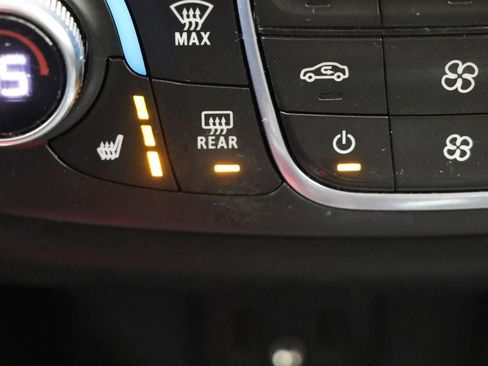 Used 2020 Chevrolet Traverse LT image 24