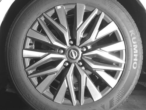 Used 2025 Nissan Altima 2.5 SV FWD image 14