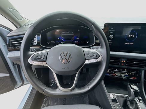Used 2025 Volkswagen Jetta SE FWD image 10