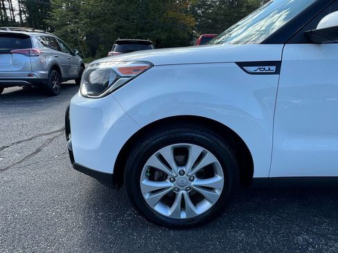 Used 2016 Kia Soul + image 14