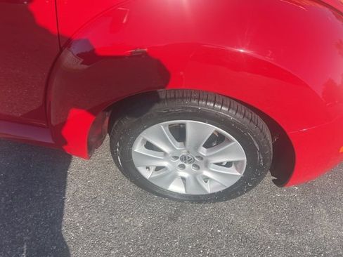 Used 2010 Volkswagen Beetle Coupe FWD image 2