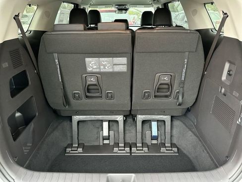 Used 2024 Kia Carnival EX FWD image 43
