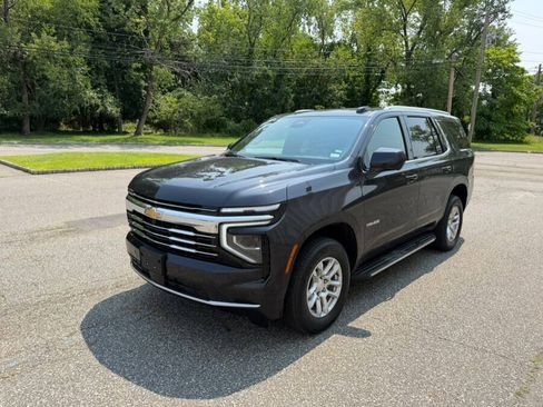 Used 2025 Chevrolet Tahoe LT RWD image 2