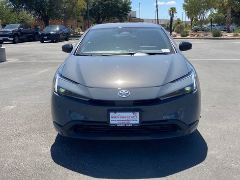 New 2026 Toyota Prius LE FWD image 2